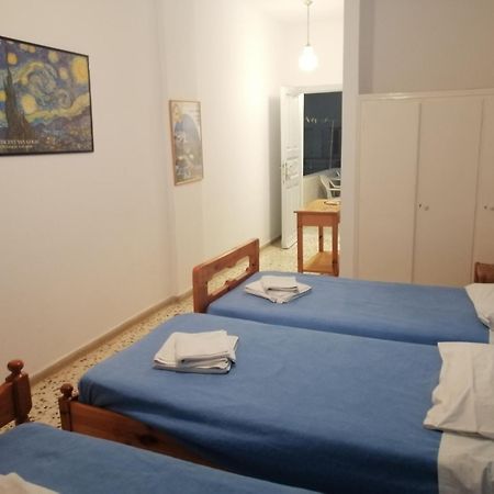 Dilino Hotel Kamári Стая снимка