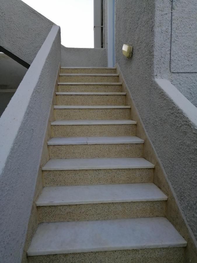 Dilino Hotel Kamári Екстериор снимка