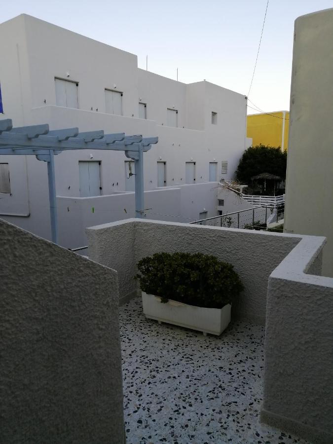 Dilino Hotel Kamári Екстериор снимка