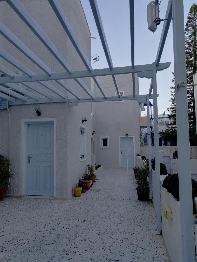 Dilino Hotel Kamári Екстериор снимка