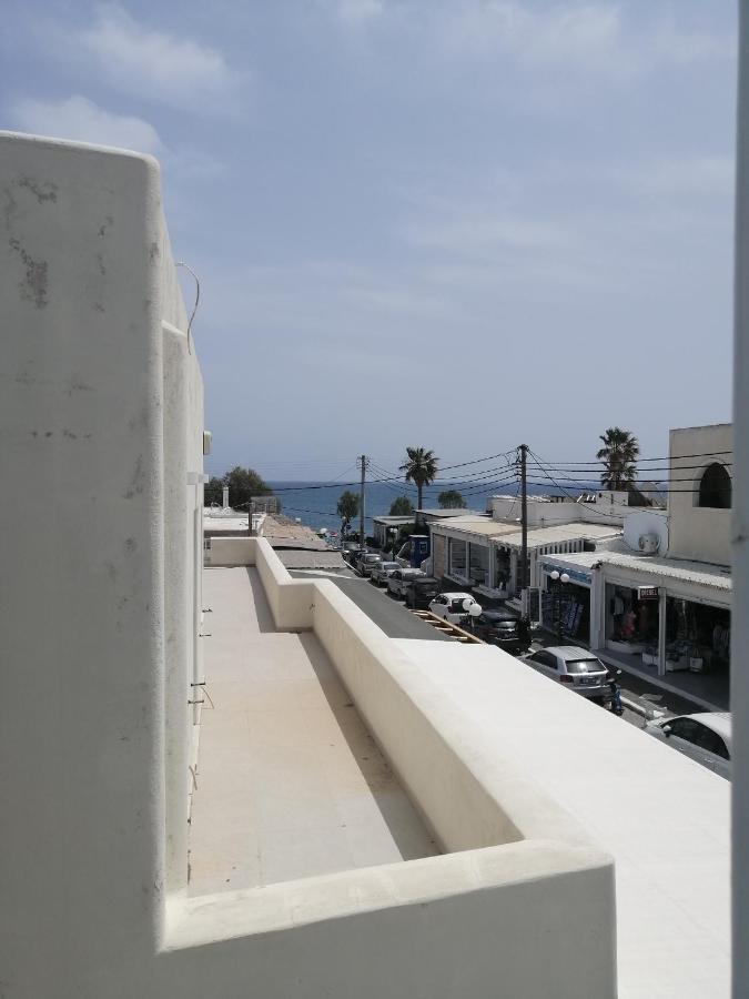 Dilino Hotel Kamári Екстериор снимка
