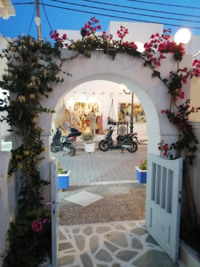 Dilino Hotel Kamári Екстериор снимка