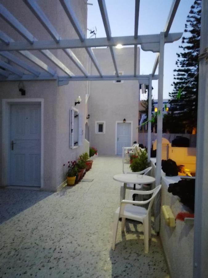 Dilino Hotel Kamári Екстериор снимка