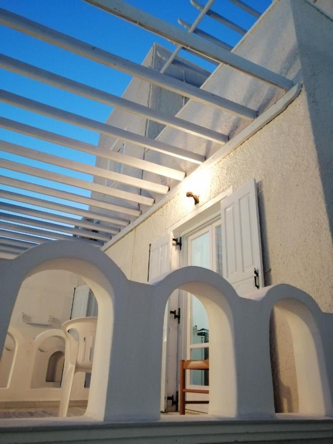 Dilino Hotel Kamári Екстериор снимка