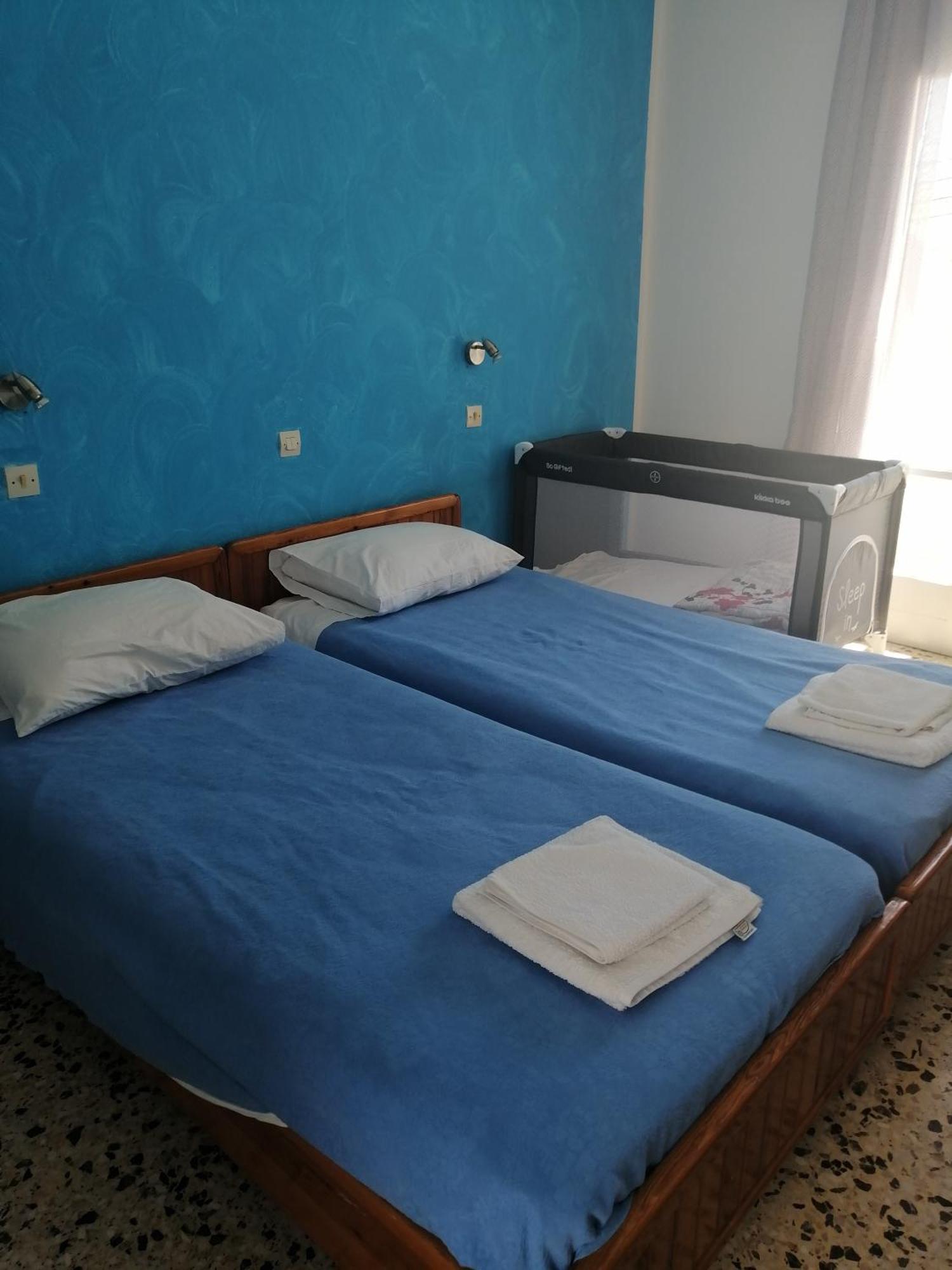 Dilino Hotel Kamári Стая снимка