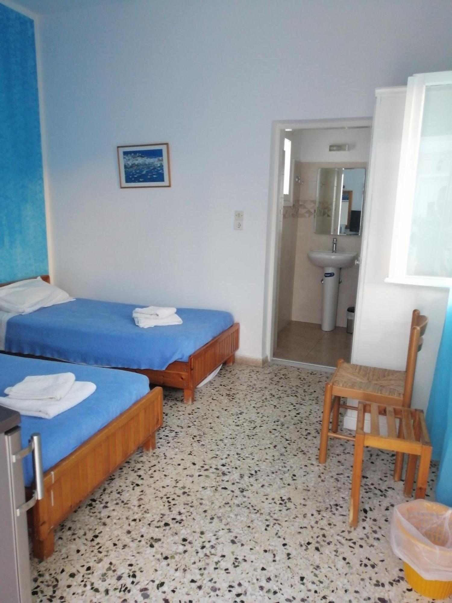 Dilino Hotel Kamári Стая снимка