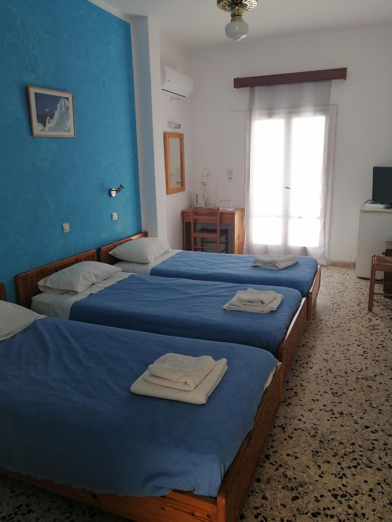 Dilino Hotel Kamári Стая снимка