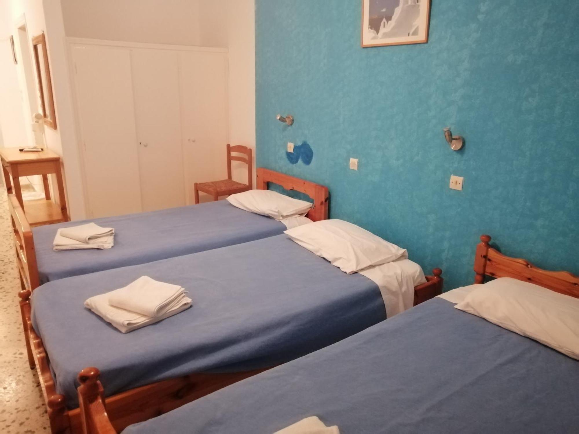 Dilino Hotel Kamári Стая снимка
