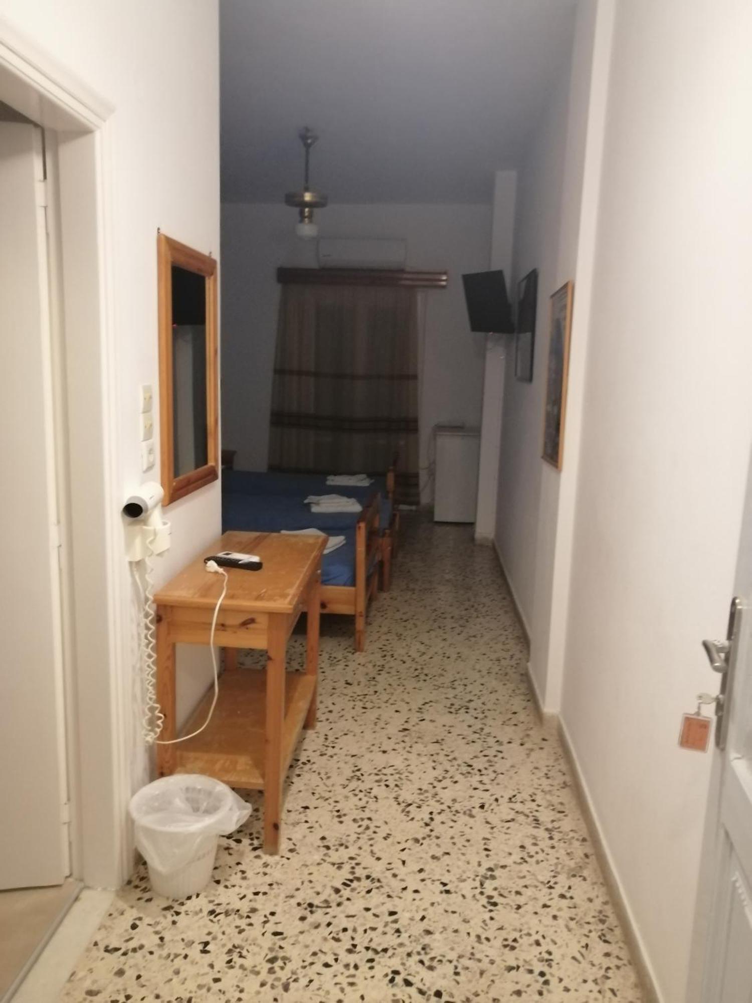 Dilino Hotel Kamári Стая снимка