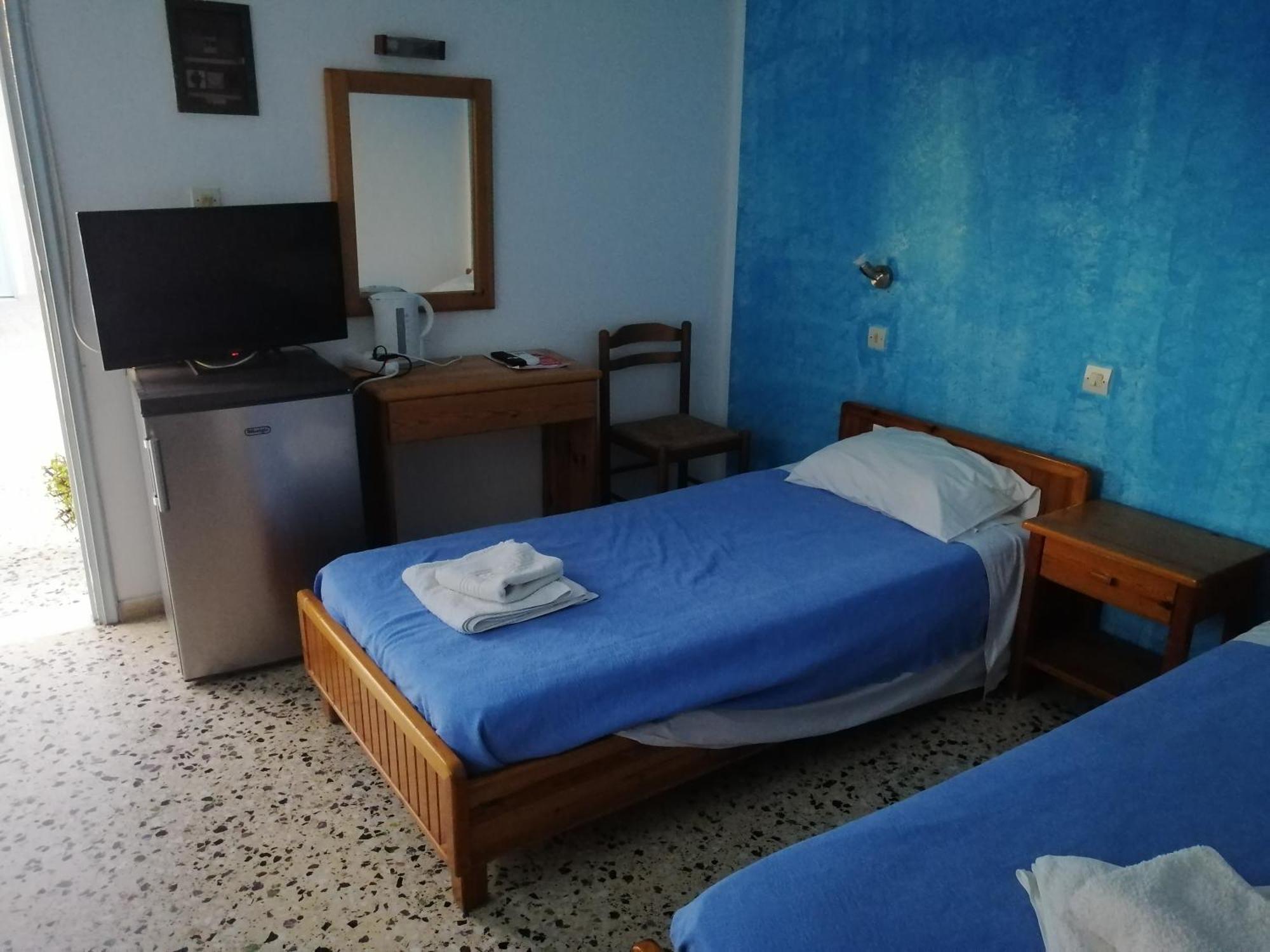 Dilino Hotel Kamári Стая снимка